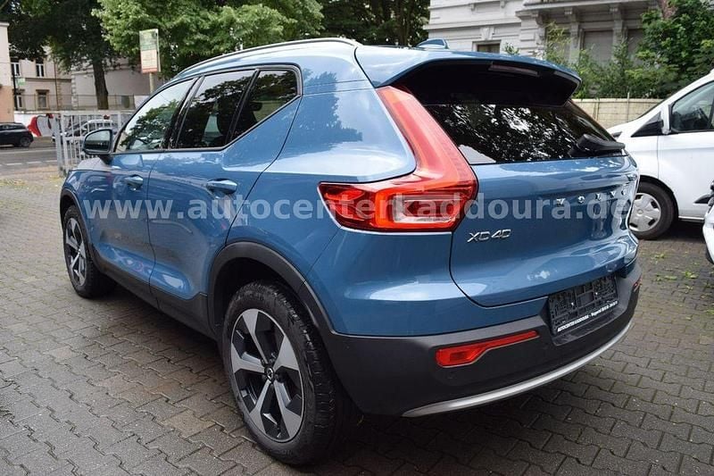 Gebraucht Volvo XC40 Core 163 PS (119 kW) 2024 Blau SUV