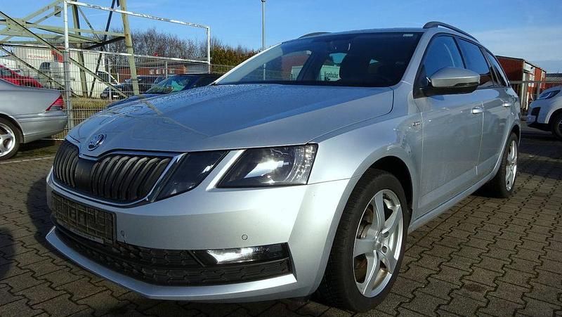 Silber Gebraucht 2019 Skoda Octavia Soleil Kombi | 9.500 € (Superpreis) - Bild 1/4