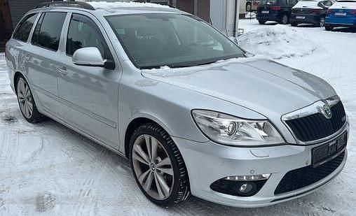 Weiß Gebraucht 2009 Skoda Octavia Elegance Kombi | 3.800 € - Bild 1/4