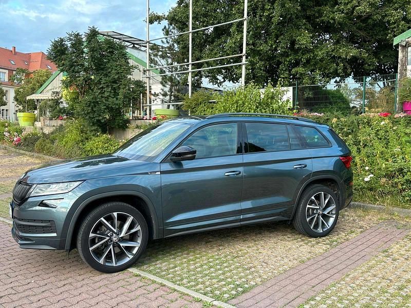 Grau Gebraucht 2019 Skoda Kodiaq SportLine SUV | 29.420 € (Etwas zu teuer) - Bild 1/4