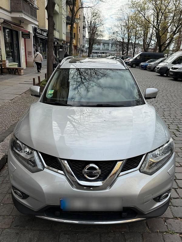 Silber Gebraucht 2017 Nissan X-Trail Tekna SUV | 18.800 € - Bild 1/4