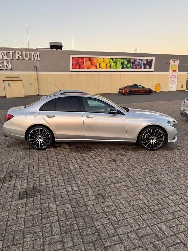 Gebraucht Mercedes E200 Avantgarde 184 PS (135 kW) 2016 Grau Limousine