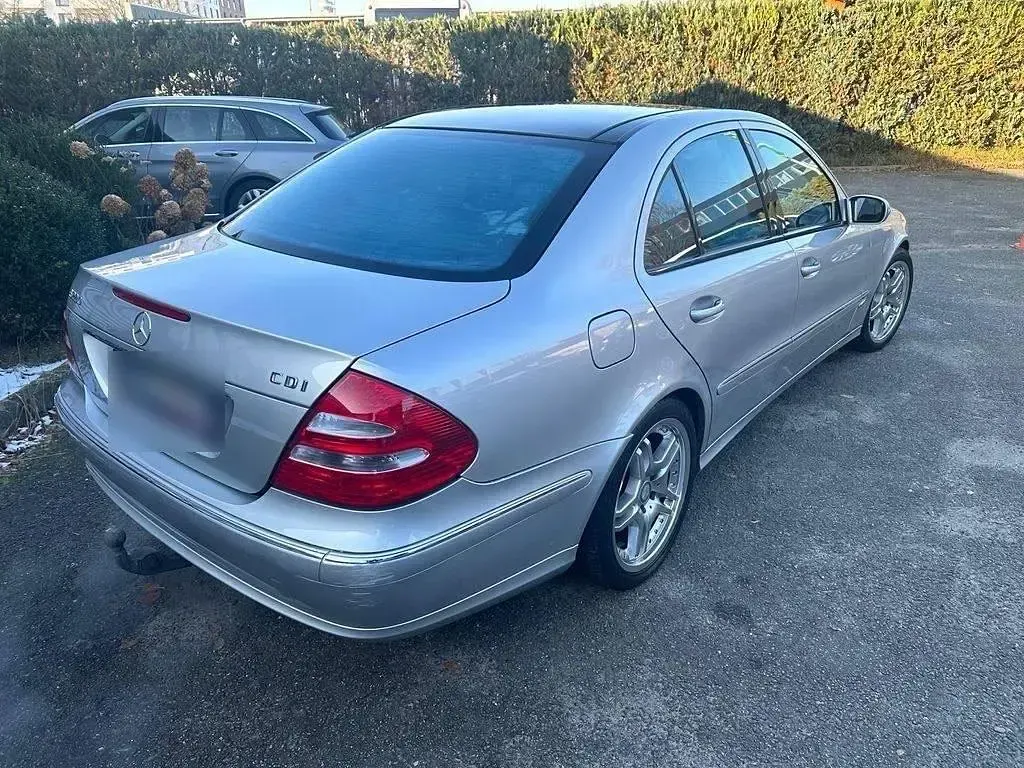 Gebraucht Mercedes E220 Avantgarde 150 PS (110 kW) 2002 Silber Limousine