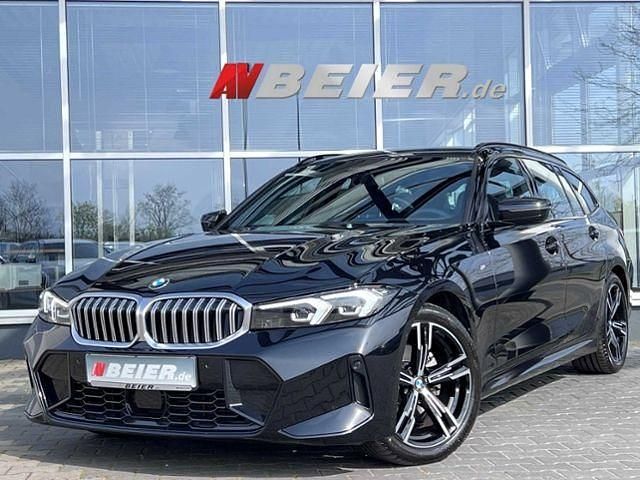 Schwarz (black sapphire metallic) Gebraucht 2023 BMW 320 M Sport Kombi | 39.590 € (Fairer Preis) - Bild 1/4