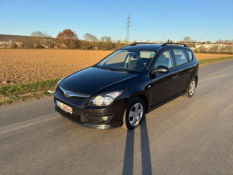 Schwarz Gebraucht 2010 Hyundai i30 Kombi | 4.200 € (Etwas zu teuer) - Bild 1/4