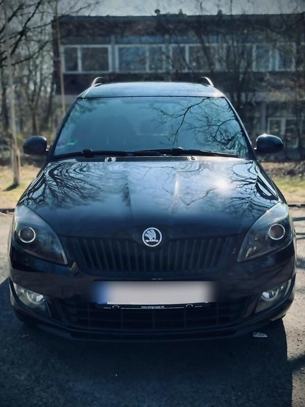 Schwarz Gebraucht 2015 Skoda Roomster Kombi | 8.500 € (Fairer Preis) - Bild 1/4