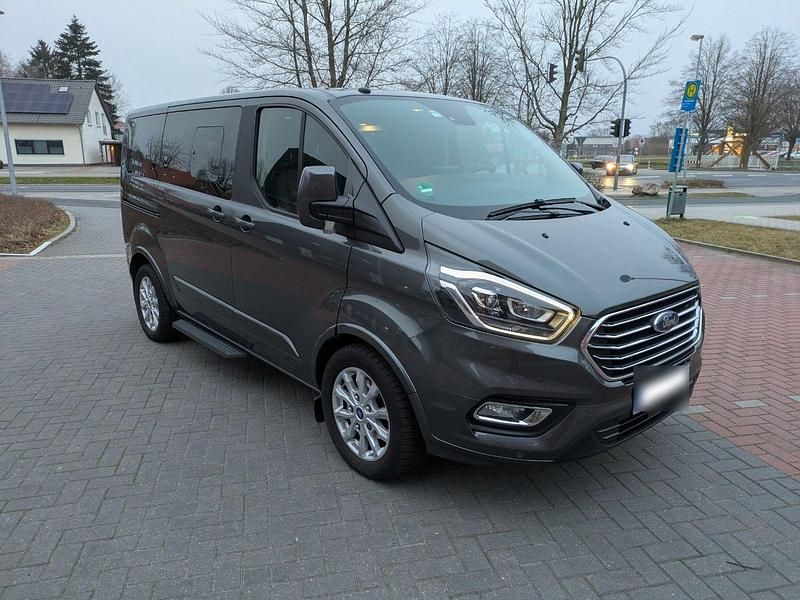 Gebraucht Ford Tourneo Titanium 179 PS (131 kW) 2018 Grau Van / Kleinbus