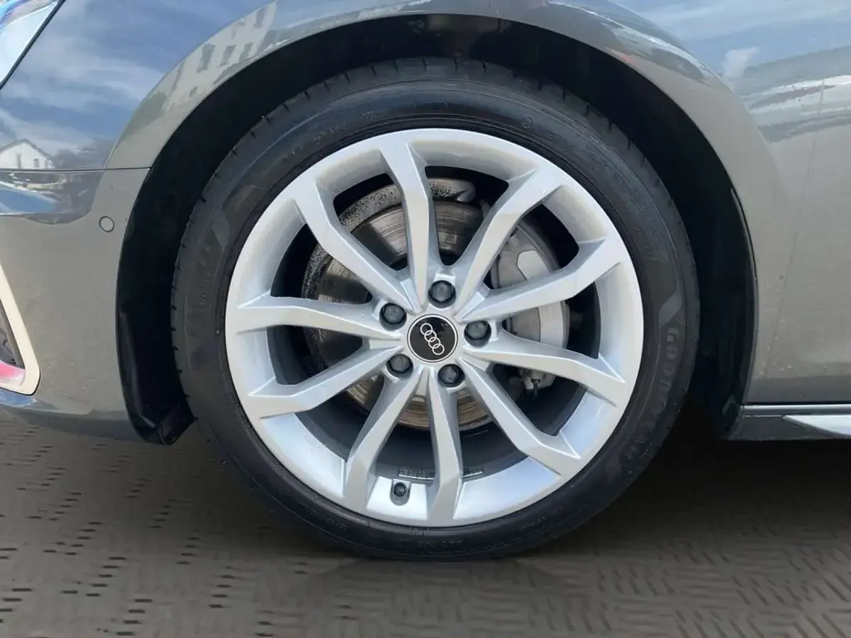 Gebraucht Audi A4 S-Line 204 PS (150 kW) 2023 Daytonagrau perleffekt Kombi