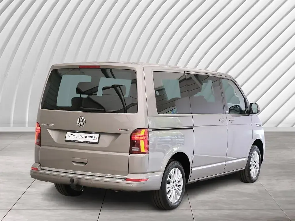 Gebraucht VW T6.1 Generation Six 204 PS (150 kW) 2022 Mojave beige metallic Van