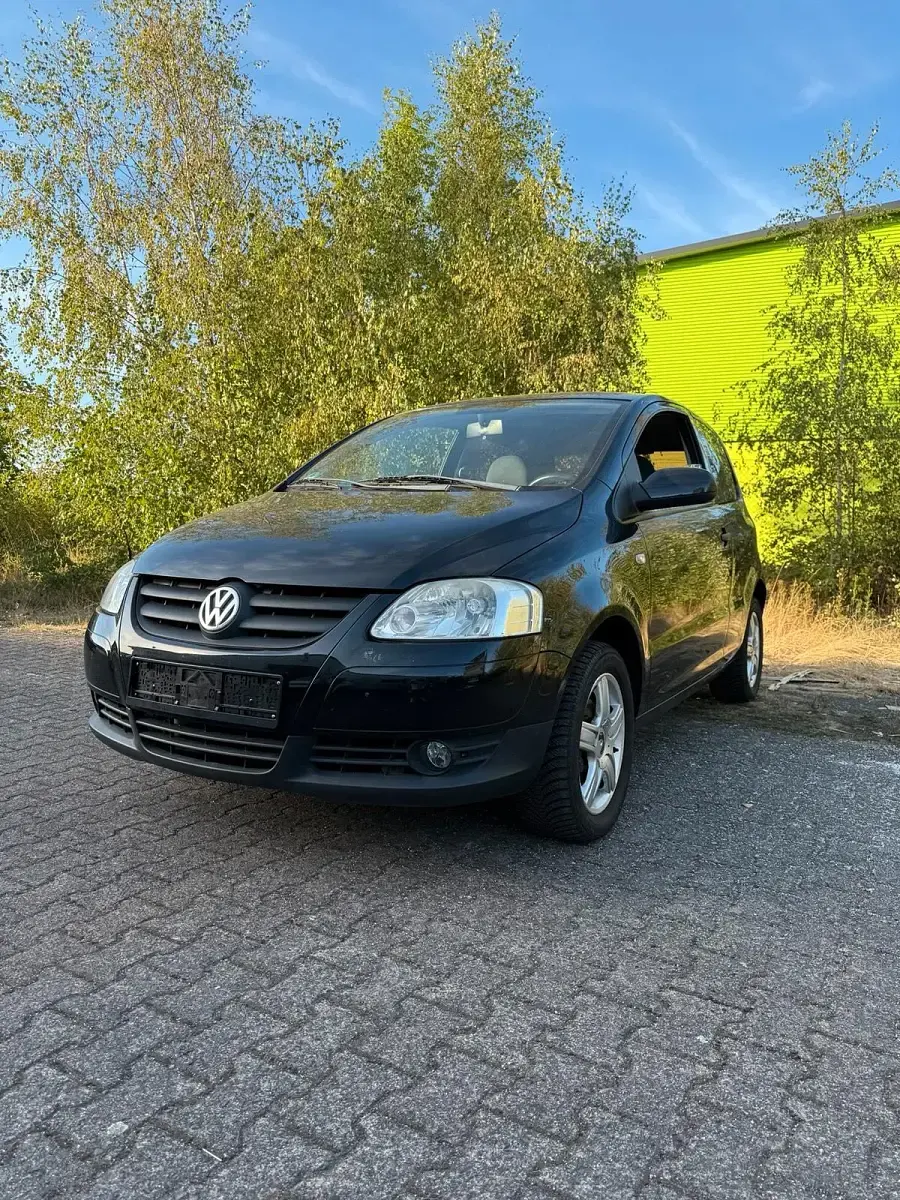 Gebraucht VW Fox 54 PS (39 kW) 2005 Schwarz Kleinwagen