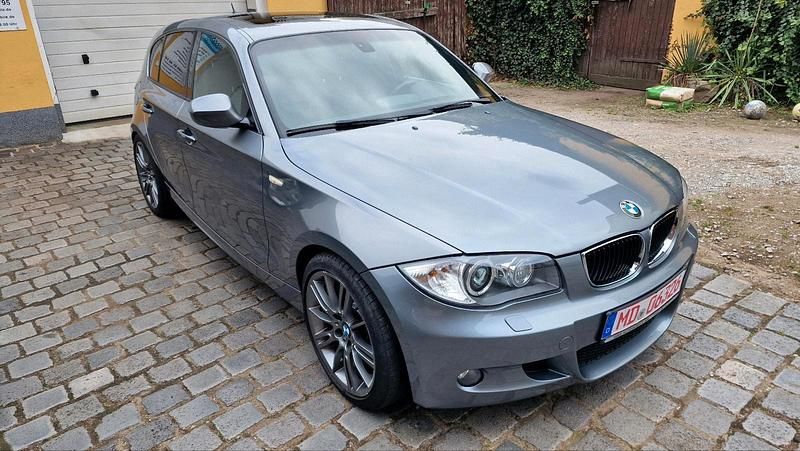 Blau Gebraucht 2011 BMW 123 M Sport Kleinwagen | 8.900 € (Etwas zu teuer) - Bild 1/4