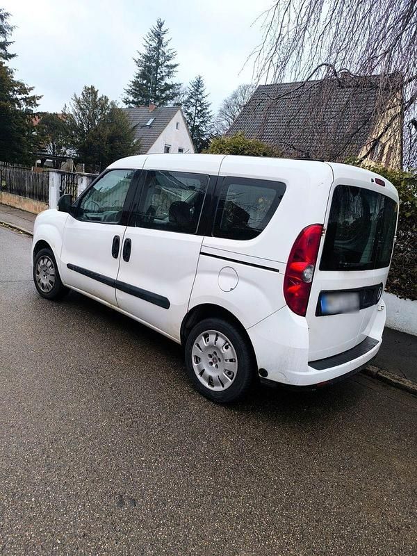 Gebraucht Fiat Doblò Emotion 95 PS (69 kW) 2010 Weiß Van / Kleinbus