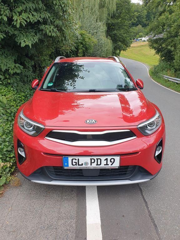 Rot Gebraucht 2017 Kia Stonic Platinum Edition SUV | 12.000 € (Fairer Preis) - Bild 1/4
