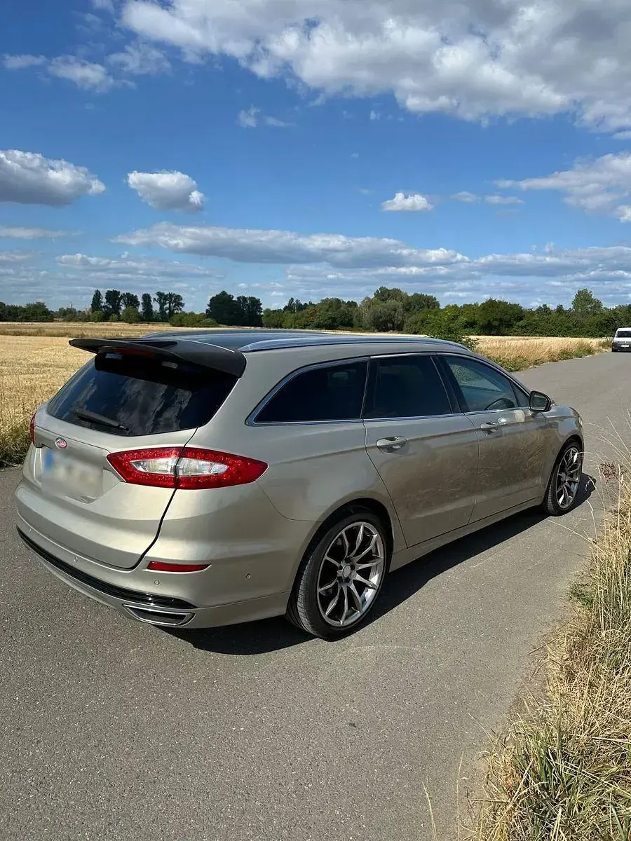 Gebraucht Ford Mondeo Titanium 179 PS (131 kW) 2015 Gold Kombi