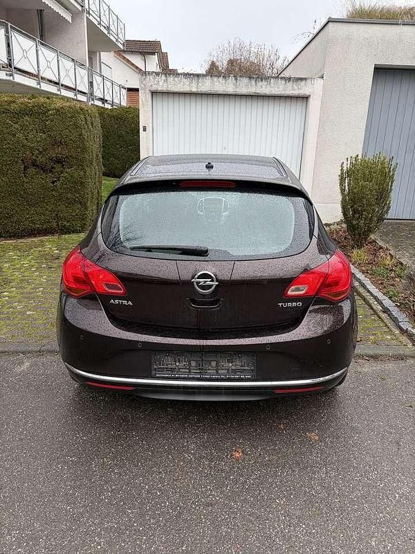 Gebraucht Opel Astra Active 140 PS (102 kW) 2012 Limousine