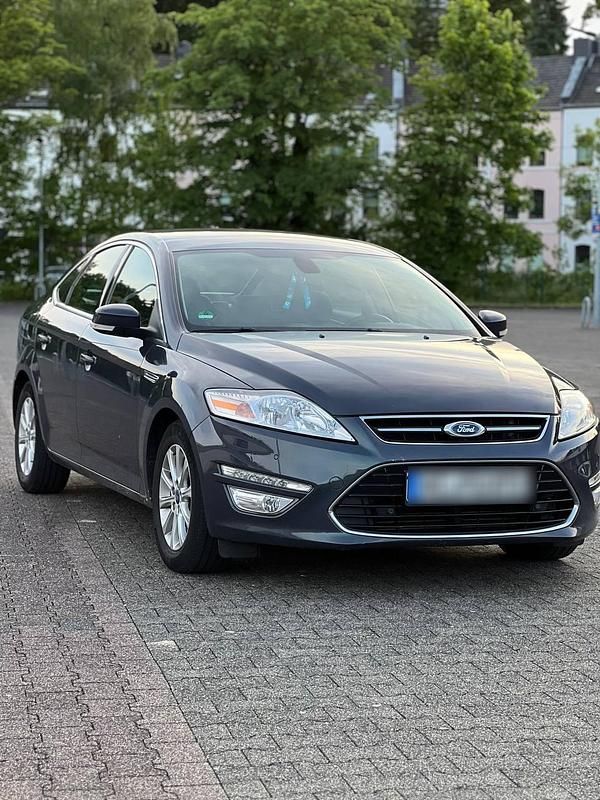 Grau Gebraucht 2014 Ford Mondeo Limousine | 5.200 € - Bild 1/4