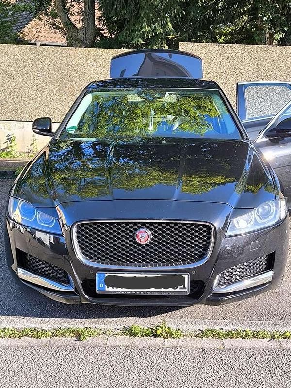 Gebraucht Jaguar XF Prestige 179 PS (131 kW) 2016 Schwarz Limousine