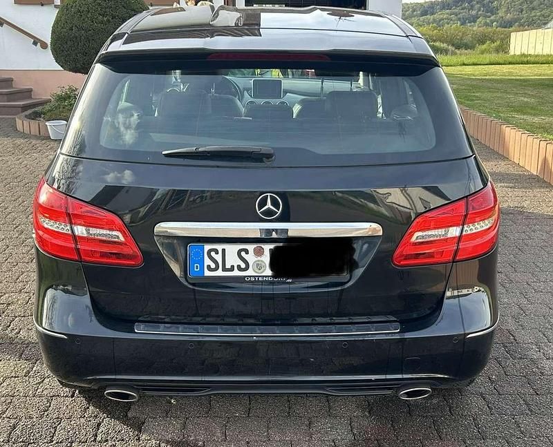Gebraucht Mercedes B180 109 PS (80 kW) 2014 Schwarz Van / Kleinbus