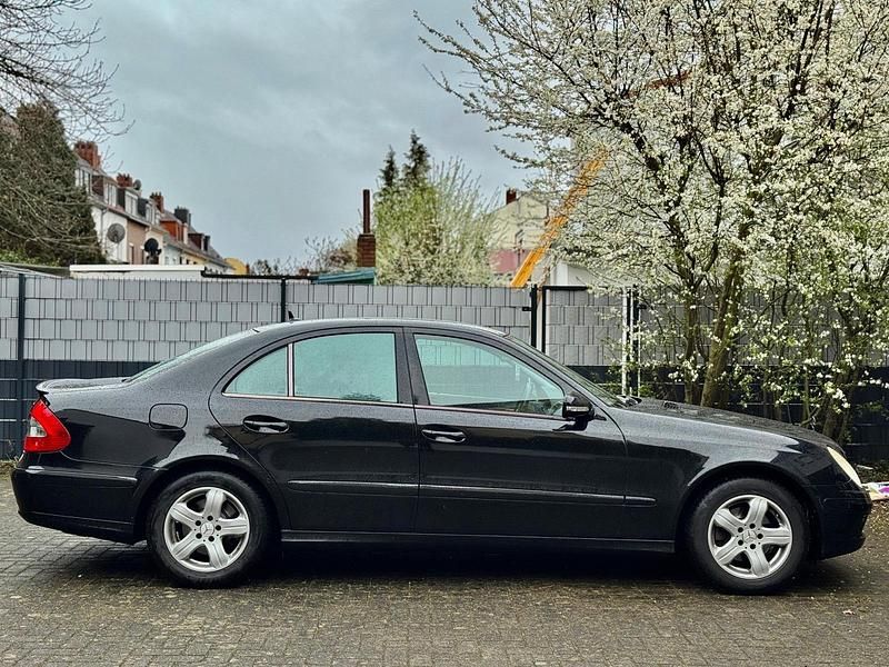 Gebraucht Mercedes E200 184 PS (135 kW) 2006 Schwarz Limousine
