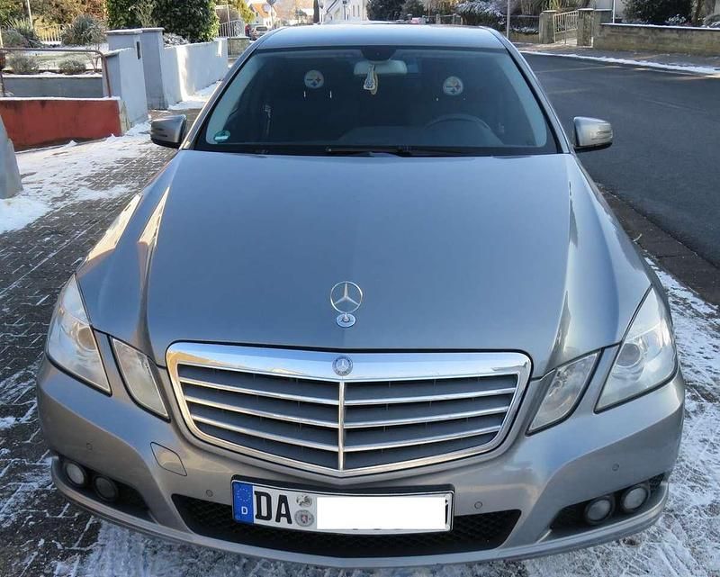 Gebraucht Mercedes E200 Elegance 184 PS (135 kW) 2010 Grau Limousine