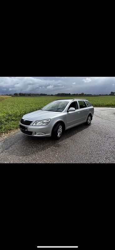 Silber Gebraucht 2012 Skoda Octavia Kombi | 5.000 € (Fairer Preis) - Bild 1/4