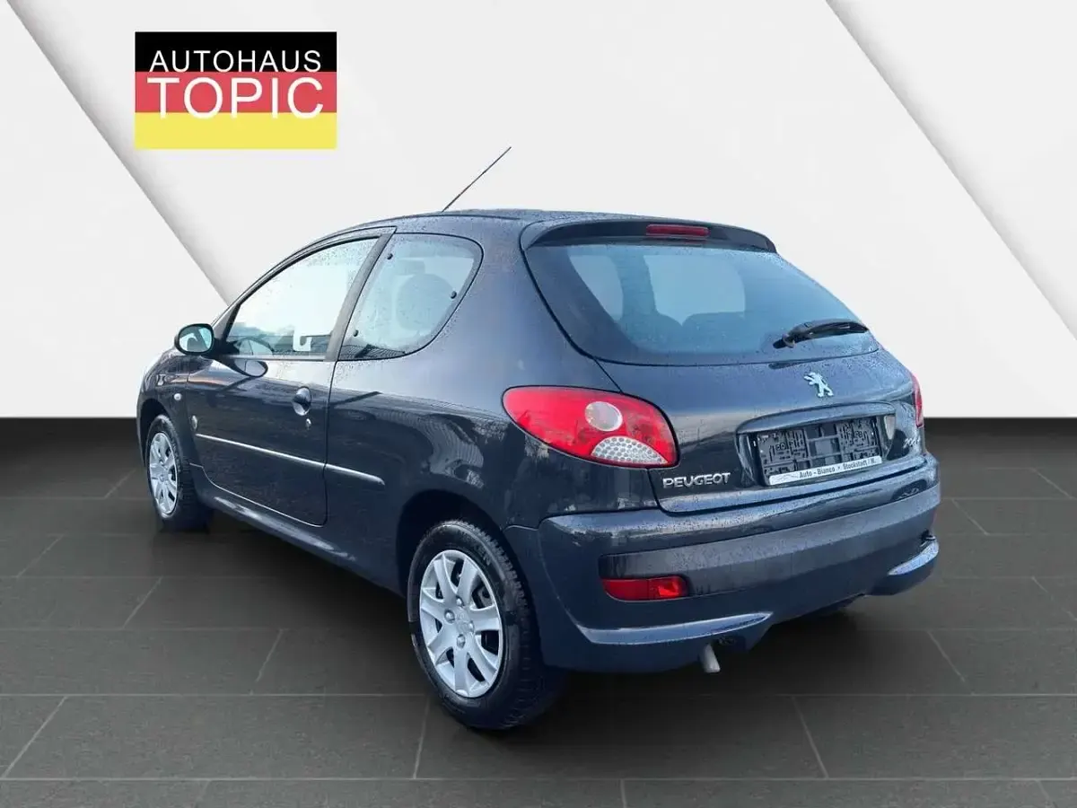 Używany Peugeot 206 60 KM (44 kW) 2012 Szary Hatchback