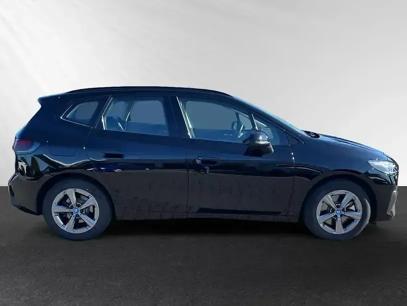 Gebraucht BMW 230e Active Tourer Efficient Dynamics 326 PS (239 kW) 2025 Schwarz uni Van / Kleinbus