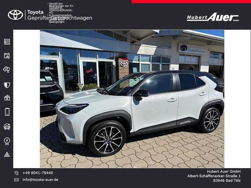 Dynamic grey / dach mysticschw Gebraucht 2022 Toyota Yaris Cross Sport SUV | 24.900 € (Fairer Preis) - Bild 1/4