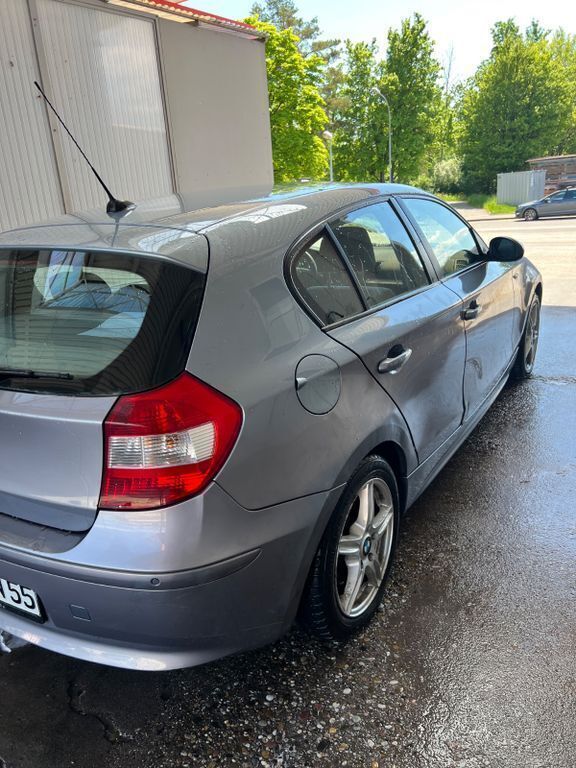 Grau Gebraucht 2005 BMW 118 Kleinwagen | 3.390 € (Guter Preis) - Bild 1/4