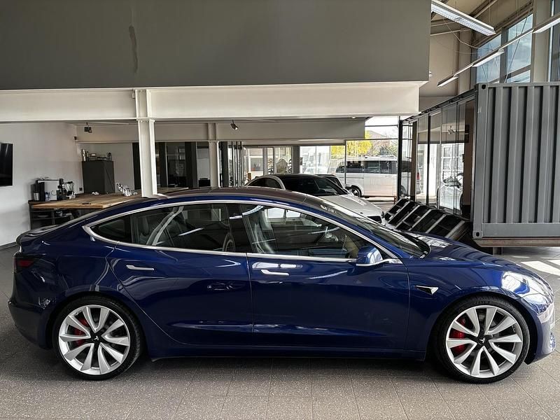 Second-hand Tesla Model 3 258 kW (351 CP) 2019 Albastru Berlinǎ