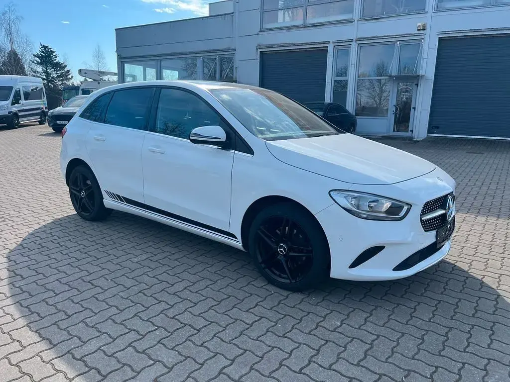 Gebraucht Mercedes B200 150 PS (110 kW) 2021 Weiß Van / Kleinbus