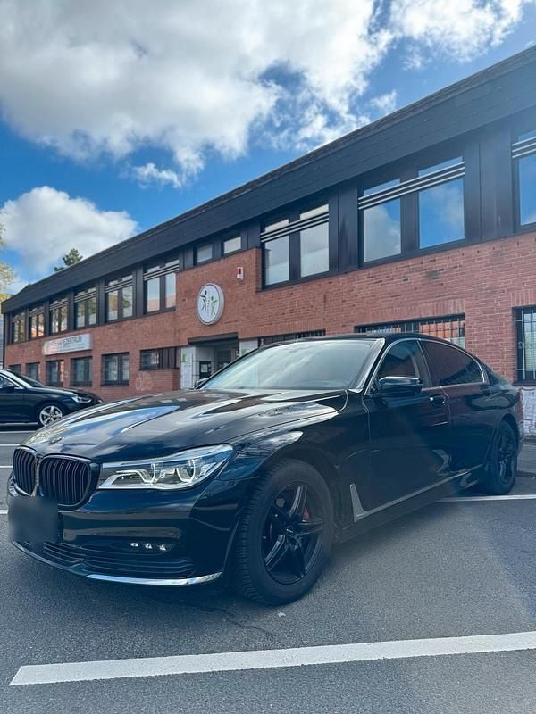 Gebraucht BMW 730 265 PS (194 kW) 2016 Schwarz Limousine