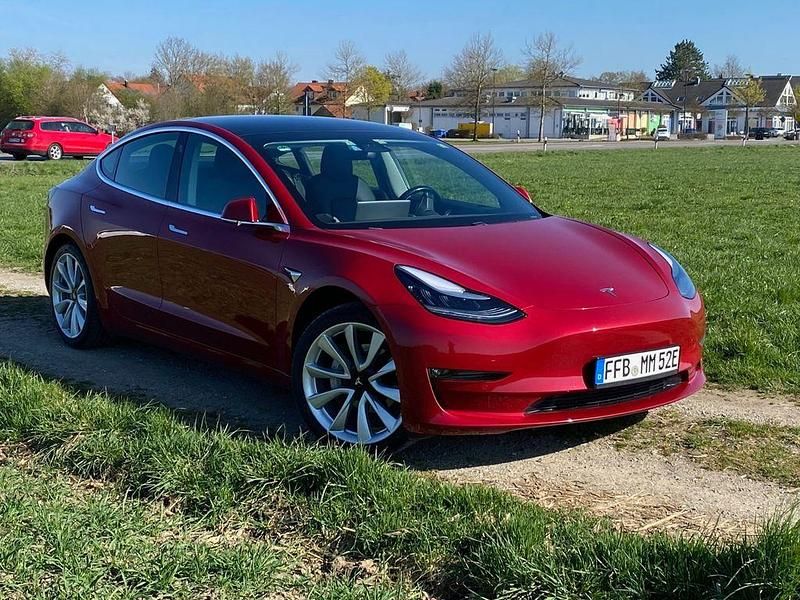 Gebraucht Tesla Model 3 324 kW (441 PS) 2019 Rot Limousine