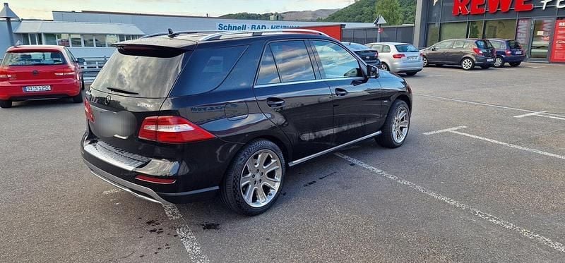 Gebraucht Mercedes ML350 258 PS (189 kW) 2012 Schwarz SUV