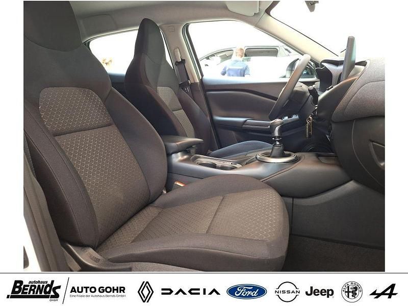 Gebraucht Nissan Juke Acenta 114 PS (83 kW) 2024 Pearl white perleffekt (qbeg) SUV