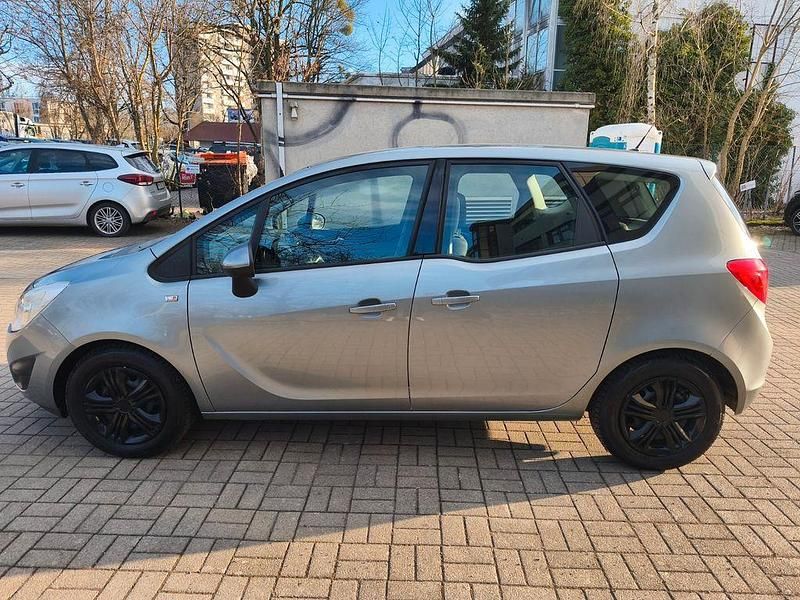Gebraucht Opel Meriva Edition 101 PS (74 kW) 2010 Silber Van / Kleinbus