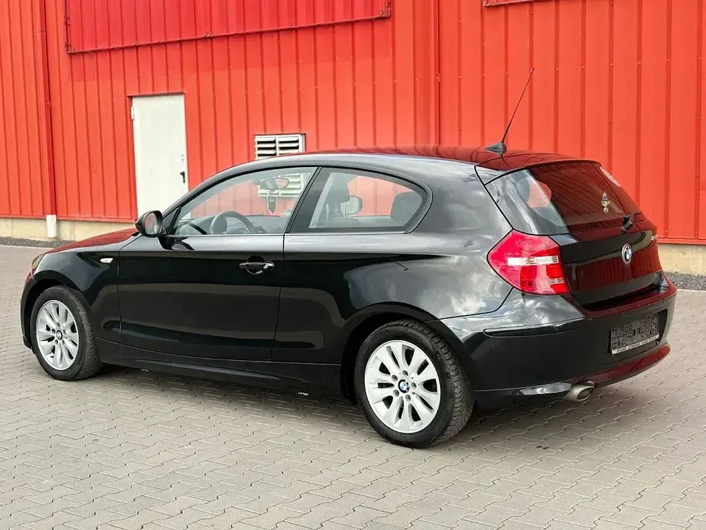 Gebraucht BMW 118 143 PS (105 kW) 2010 Schwarz Kleinwagen