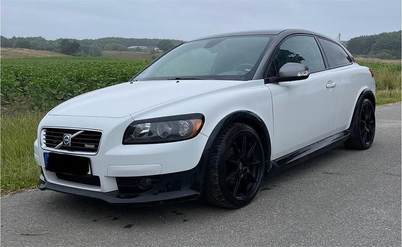Weiß Gebraucht 2011 Volvo C30 R-Design Kleinwagen | 3.000 € (Guter Preis) - Bild 1/4