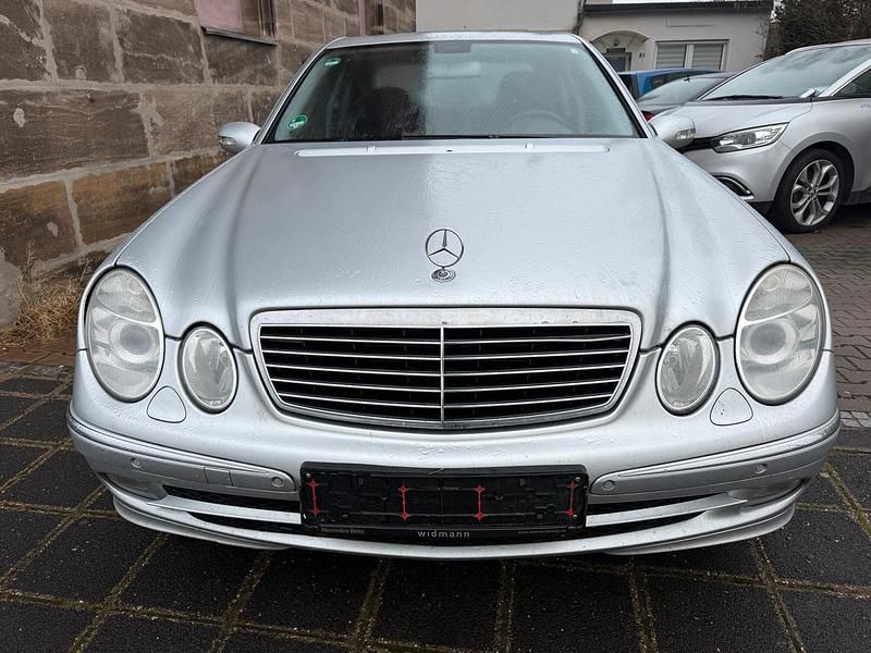 Silber Gebraucht 2006 Mercedes E220 Avantgarde Limousine | 2.500 € (Superpreis) - Bild 1/4