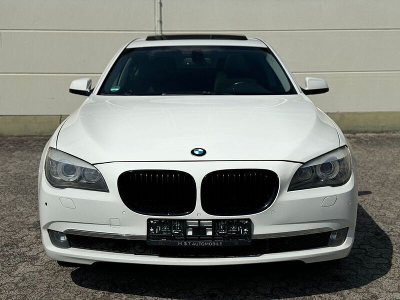 Weiß Gebraucht 2011 BMW 740L Sport Line Limousine | 14.900 € (Fairer Preis) - Bild 1/4