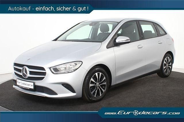 Silber Gebraucht 2020 Mercedes B180 Van / Kleinbus | 18.850 € (Superpreis) - Bild 1/4