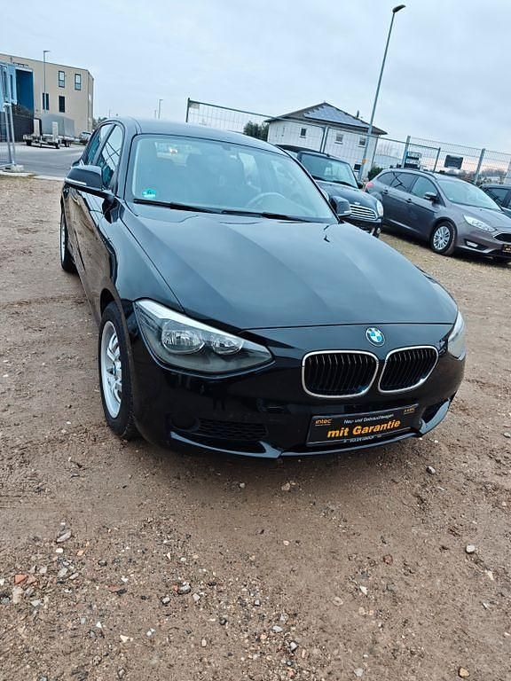 Schwarz Gebraucht 2012 BMW 116 Sport Line Kleinwagen | 3.499 € (Guter Preis) - Bild 1/4