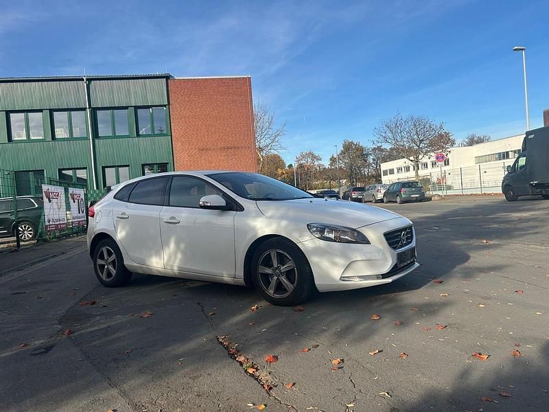 Weiß Gebraucht 2013 Volvo V40 Limousine | 4.800 € (Superpreis) - Bild 1/4