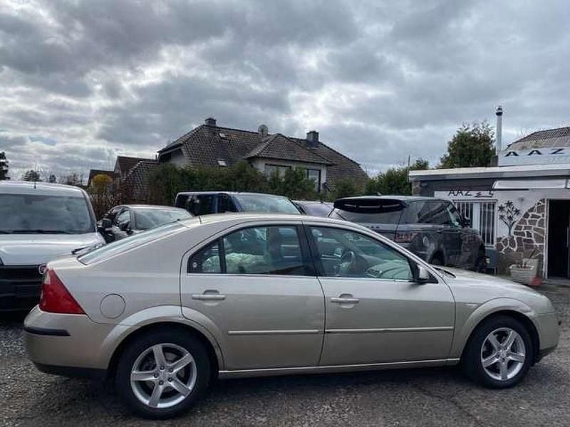 Gebraucht Ford Mondeo Ghia 145 PS (106 kW) 2004 Platinum metallic Kleinwagen