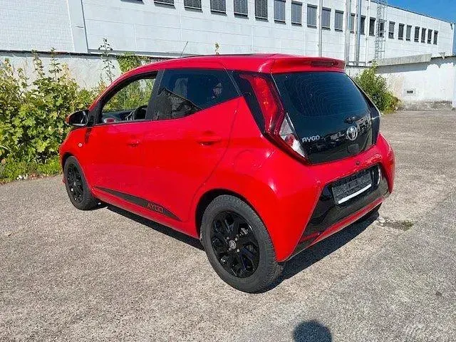 Gebraucht Toyota Aygo 72 PS (52 kW) 2018 Rot Kleinwagen
