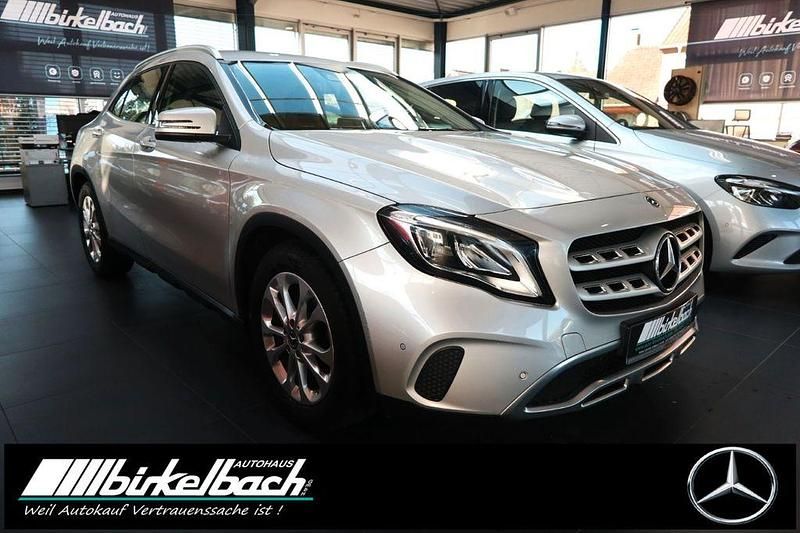 Gebraucht Mercedes GLA180 122 PS (89 kW) 2017 Silber SUV