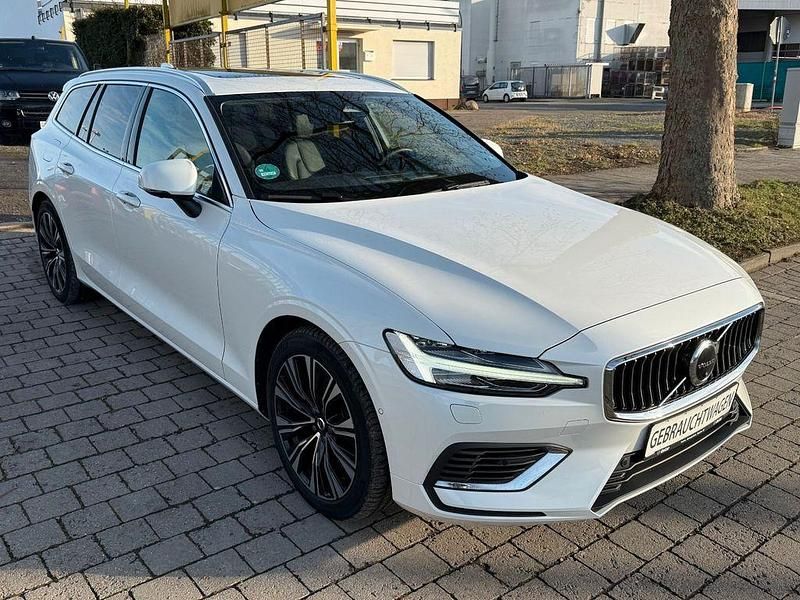 Gebraucht Volvo V60 Plus 253 PS (186 kW) 2022 Weiß Kombi