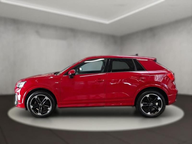 Gebraucht Audi Q2 S-Line 150 PS (110 kW) 2022 Rot metallic SUV
