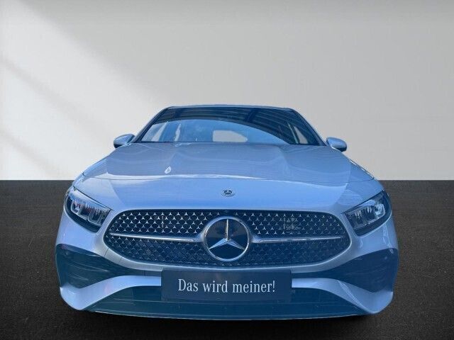 Silber Gebraucht 2023 Mercedes A250 Premium Limousine | 34.850 € (Etwas zu teuer) - Bild 1/4