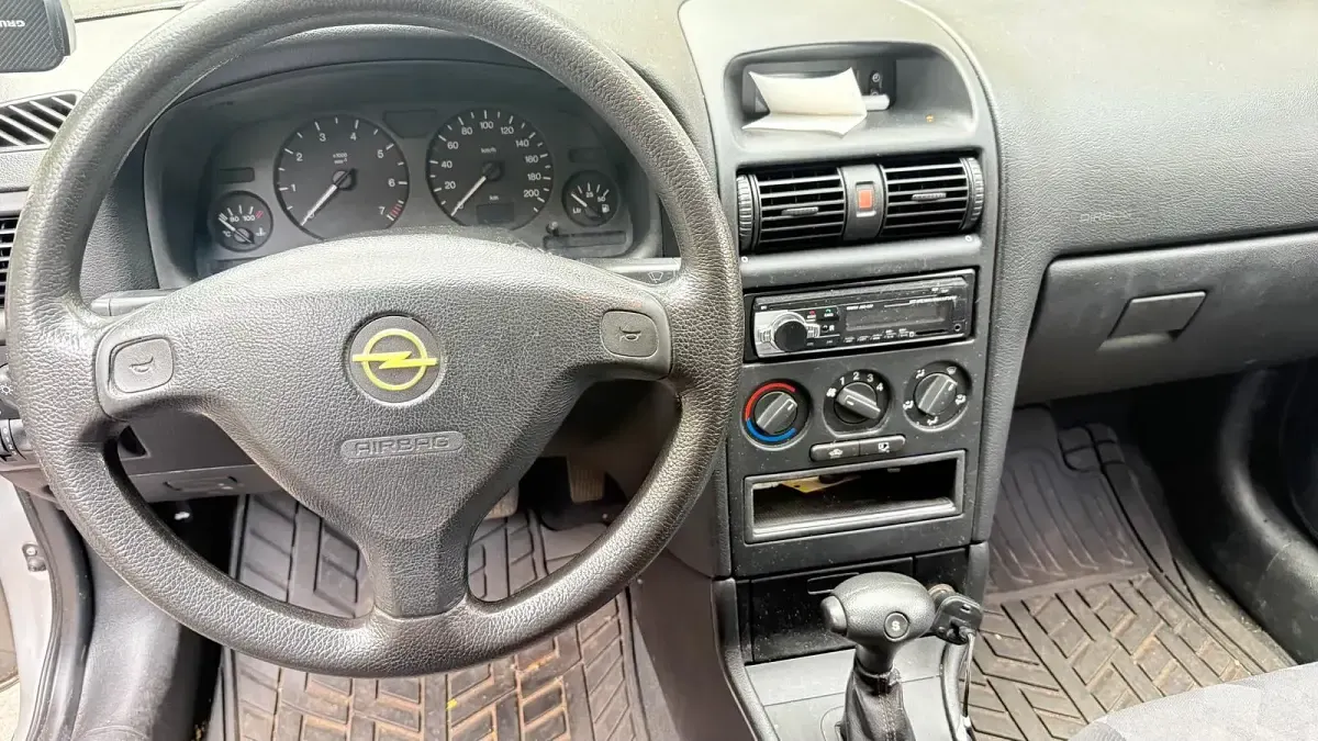 Gebraucht Opel Astra 101 PS (74 kW) 1998 Silber Limousine